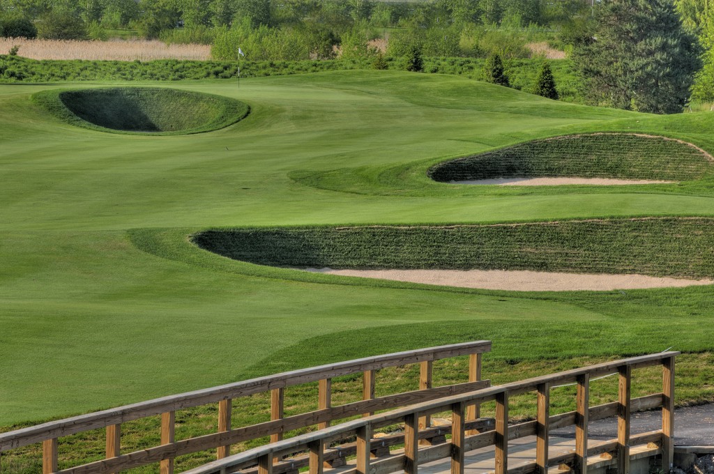 Sod bunkers bring a Scottish-style challenge to Midwestern golf.
