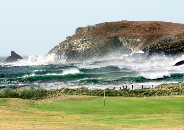 Trevoses 4th Green with the Atlantic backdrop