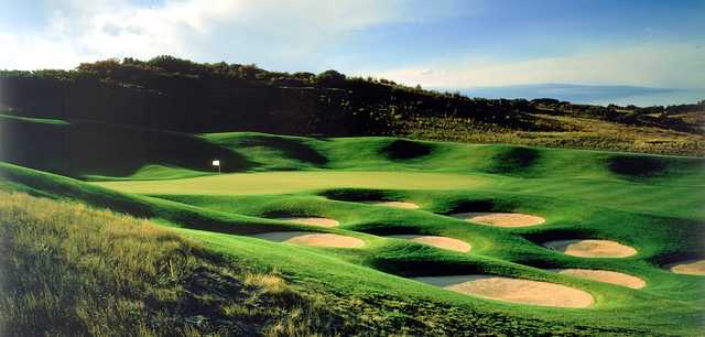 The shaping and bunker styles will either attract or repel -- there is seldom much room between.