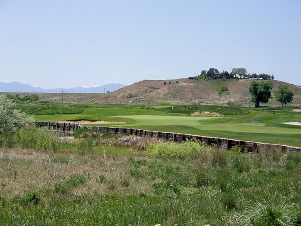 The long par-3 4th offers a sense of the wide open landscape and sense of pure golf at Riverdale.