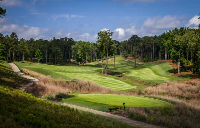 The par-5 12th at The Creek Club in Georgia, with a decision to make off the tee. (photo: reynoldslakeoconee.com)