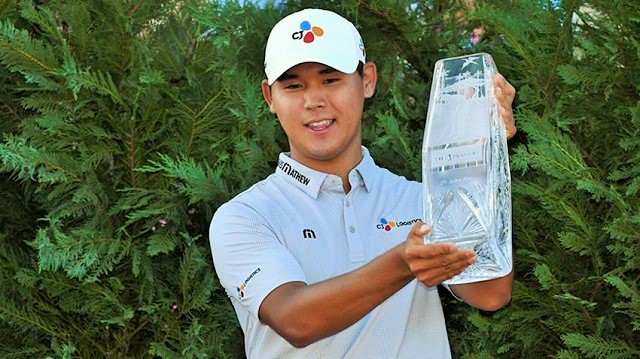 Si Woo Kim hoists the 2017 The Player's Championship trophy (Ryan Young/PGA Tour)