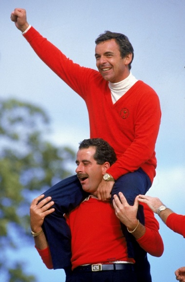 Winning Ryder Cup captain Tony Jacklin on Sam Torrance's shoulders