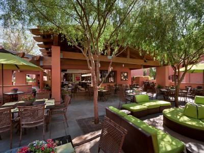 Zona Hotel and Suites in fashionable Scottsdale offers Southwest style without fuss and expense.