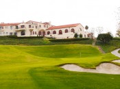 The iconic clubhouse looking down on the 18th green at the Riviera Country Club © YS