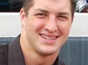 Tim Tebow is the most popular athlete in the U.S., according to a new ESPN Sports Poll (Photo: Wikipedia)